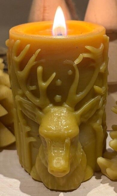 Deer Motif Beeswax Candle Apple Scent: Oakapiary