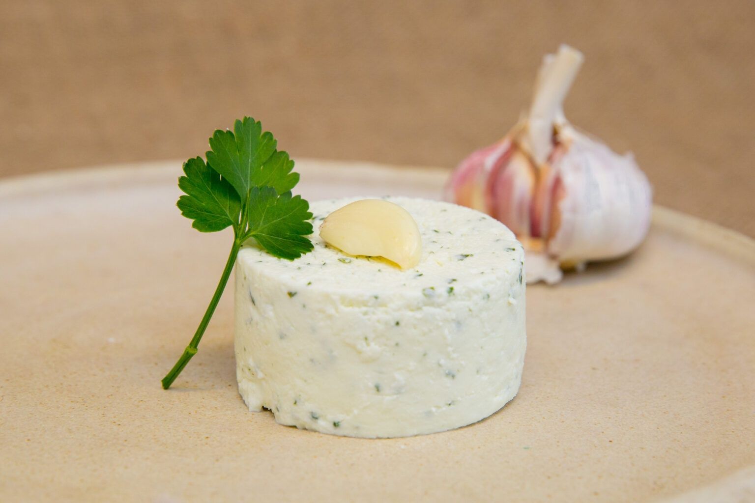 Image of Organic Sussex Slipcote Garlic & Herb Soft Sheep's Cheese: High Weald Dairy (100g)