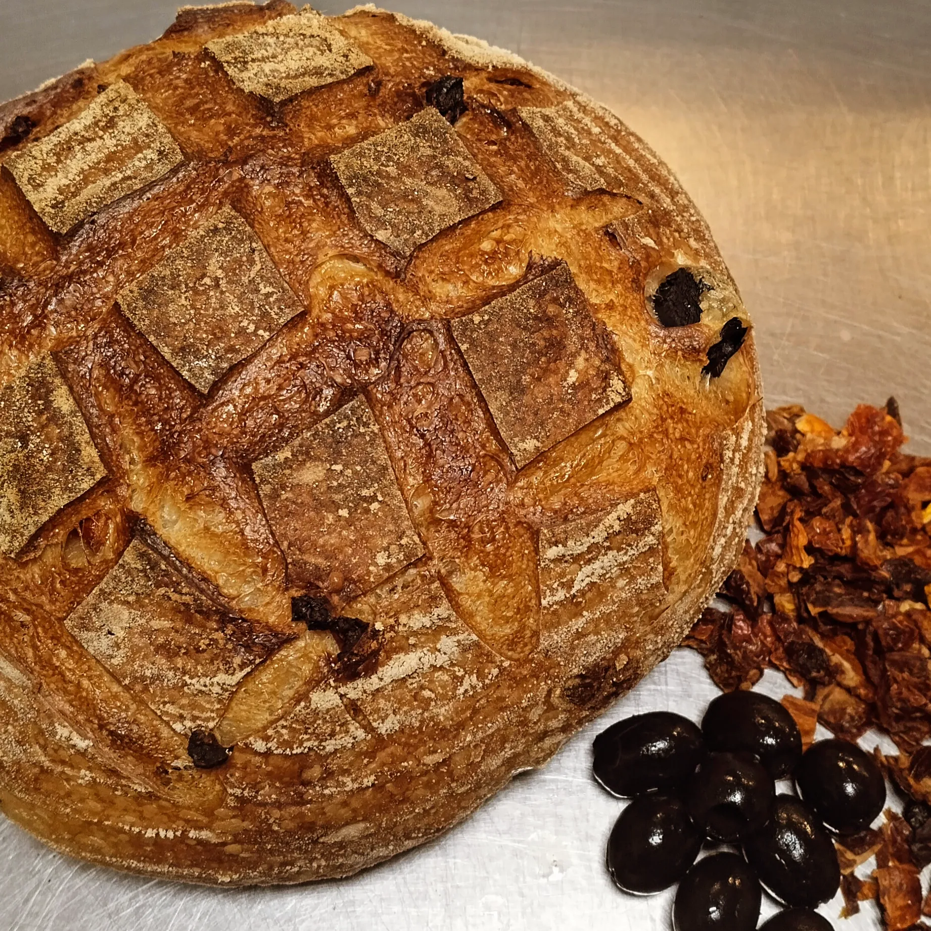 Olive & Sundried Tomato Sourdough 480g